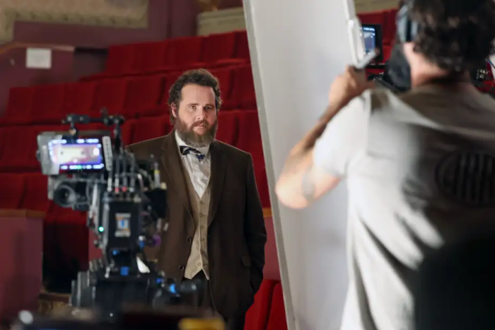 Antoine Bertrand sur le plateau de tournage de Mlle Bottine au Cinéma Impérial