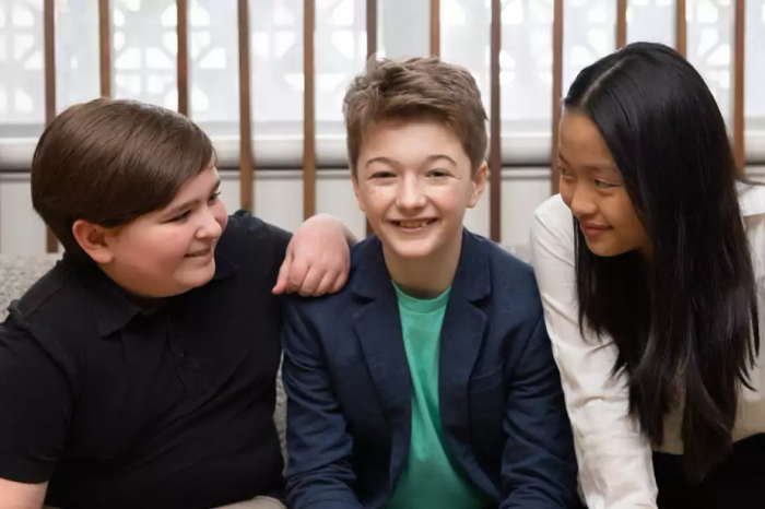 Les trois jeunes vedettes de Coco ferme : Joey Bélanger, Oscar Desgagnés et Emma Bao Linh Tourné